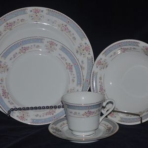 Crescent Fine China Jie Pai